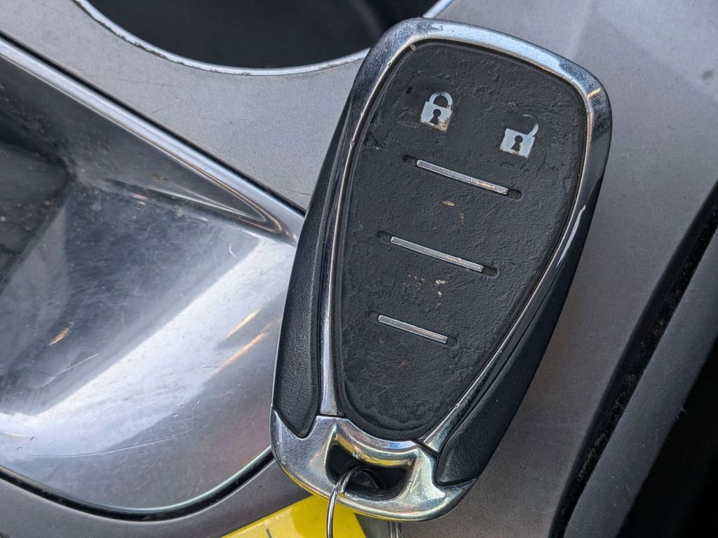 Used 2020 Chevrolet Malibu LT image 35