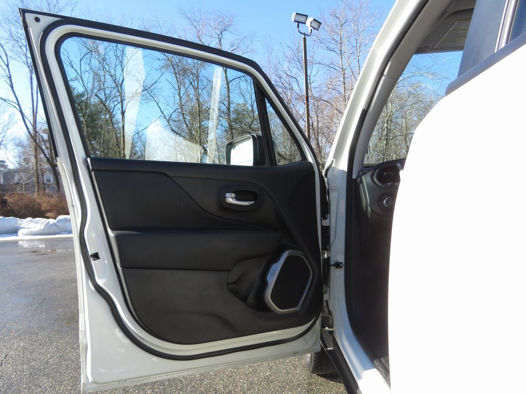 Used 2023 Jeep Renegade Latitude image 9