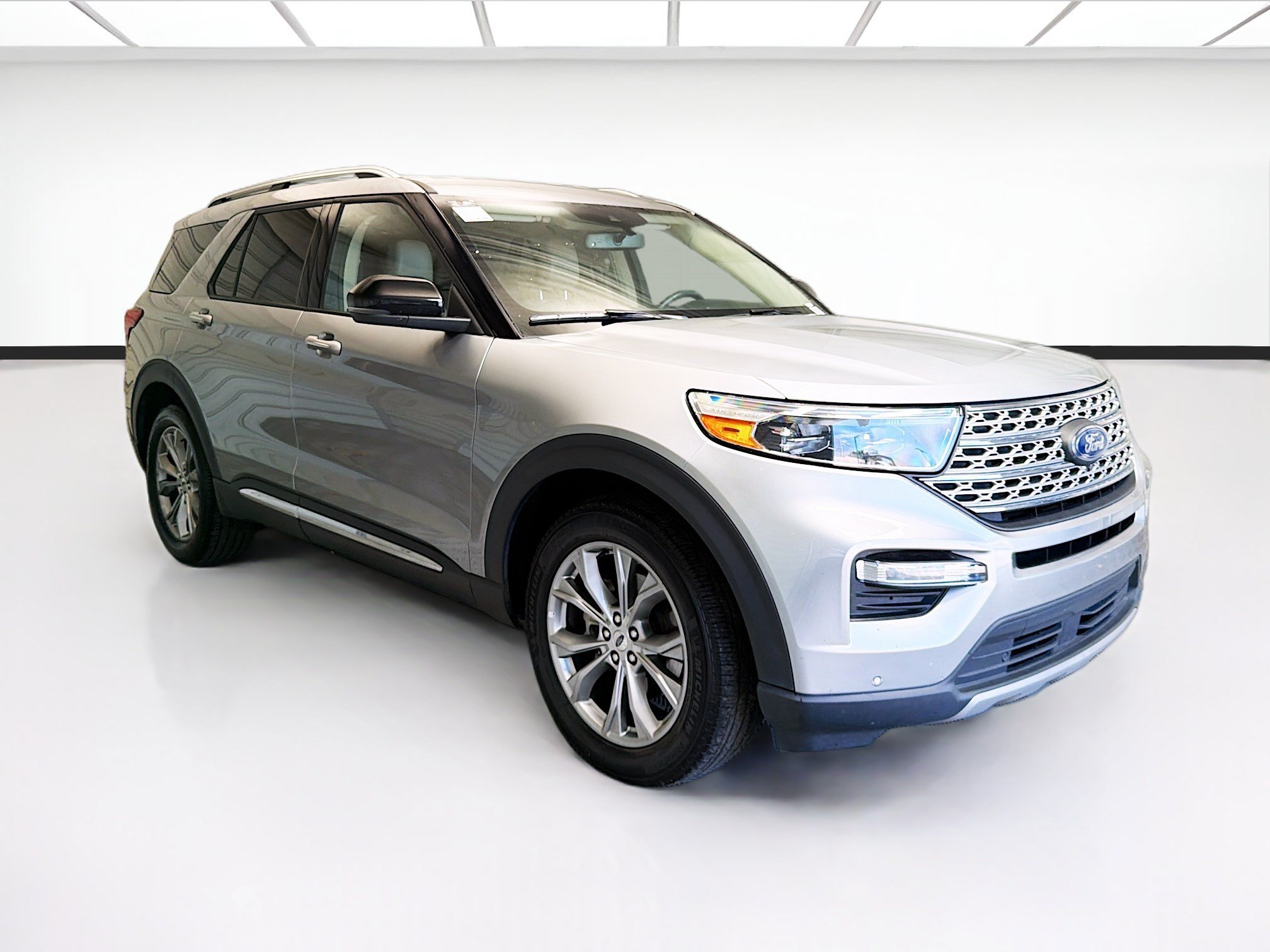 Used 2023 Ford Explorer Limited w/ Equipment Group 301A RWD image 3