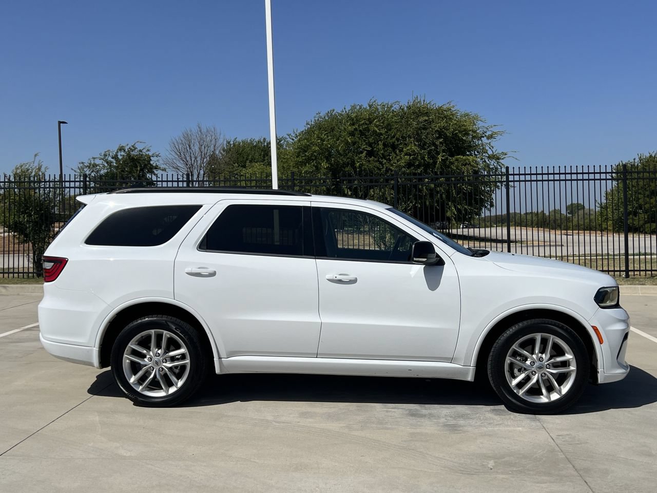 Used 2024 Dodge Durango GT RWD image 3