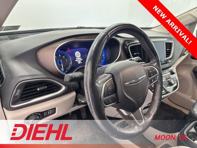 Used 2019 Chrysler Pacifica Touring-L w/ Advanced Safetytec Group image 21
