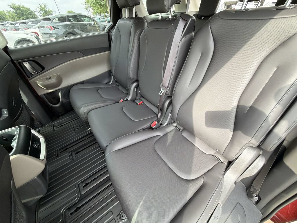 New 2026 Kia Carnival EX FWD image 25