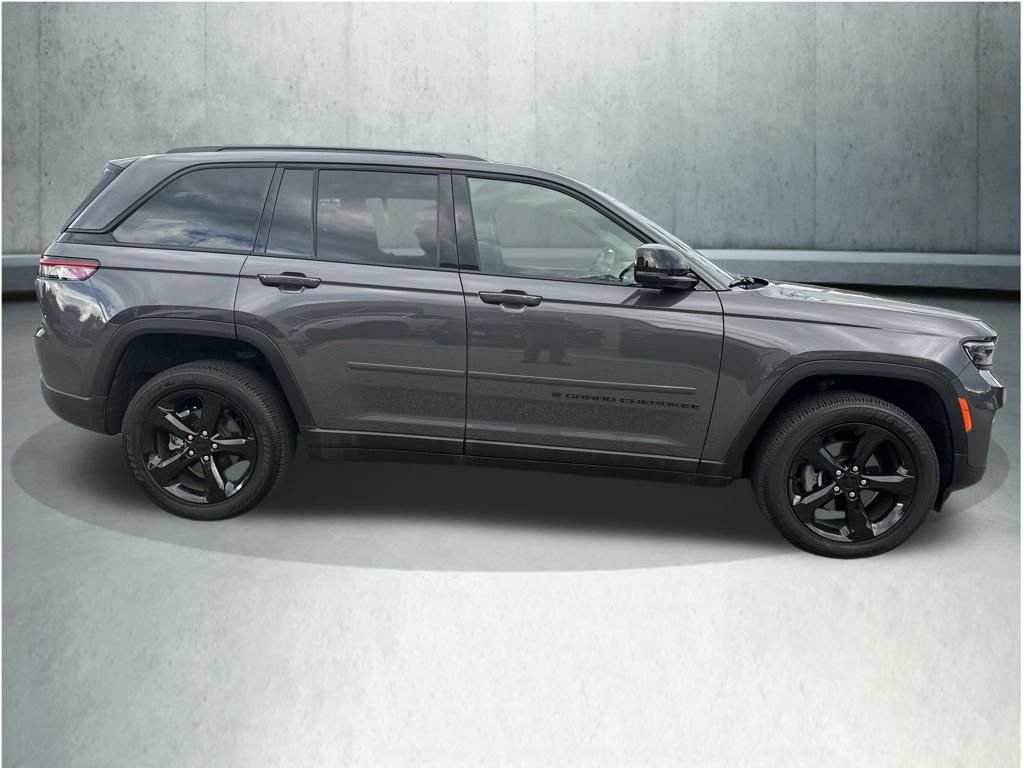 Used 2023 Jeep Grand Cherokee Altitude AWD/4WD image 8