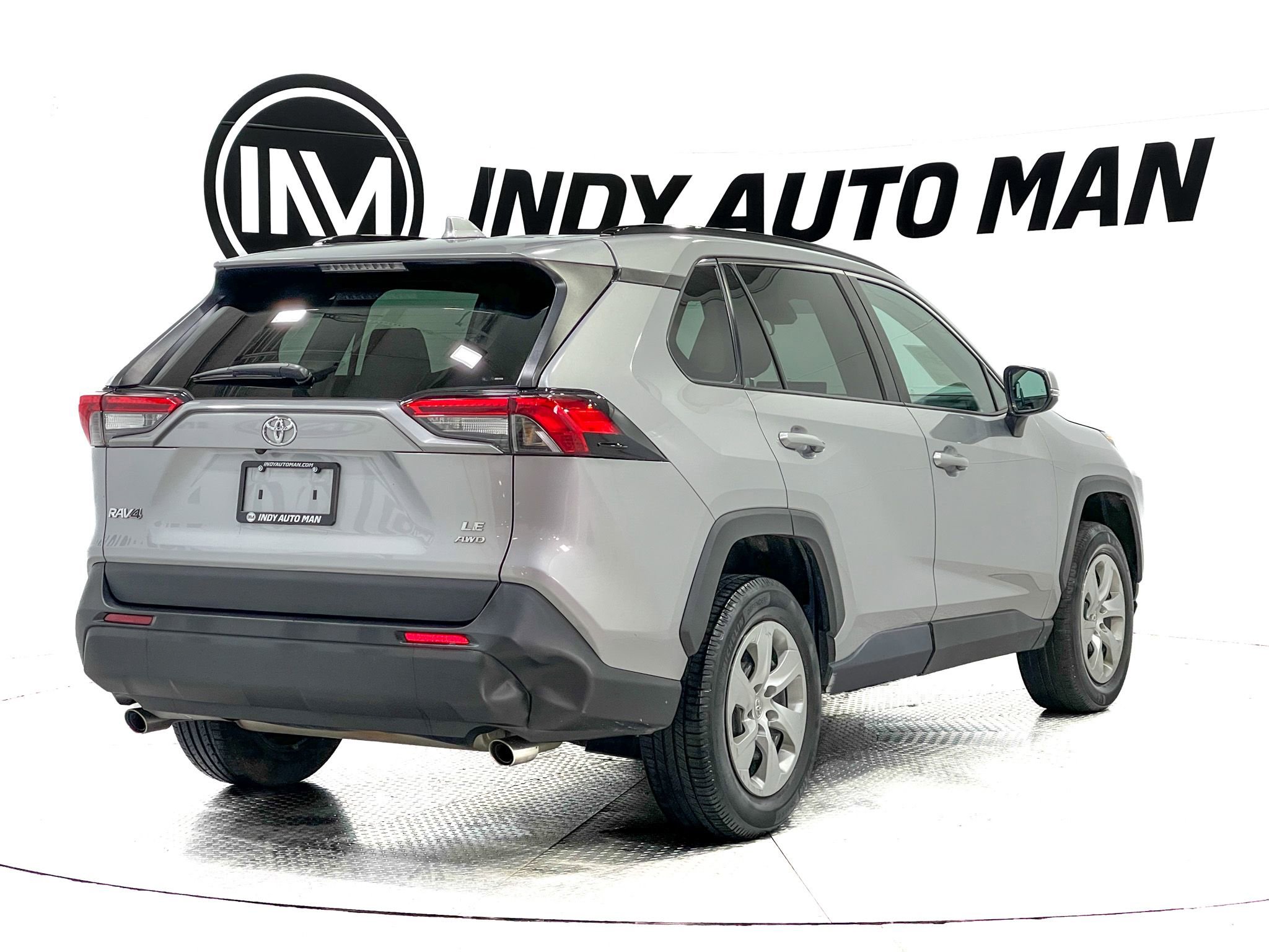 Used 2021 Toyota RAV4 LE w/ Carpet Mat Package (TMS) AWD/4WD image 4