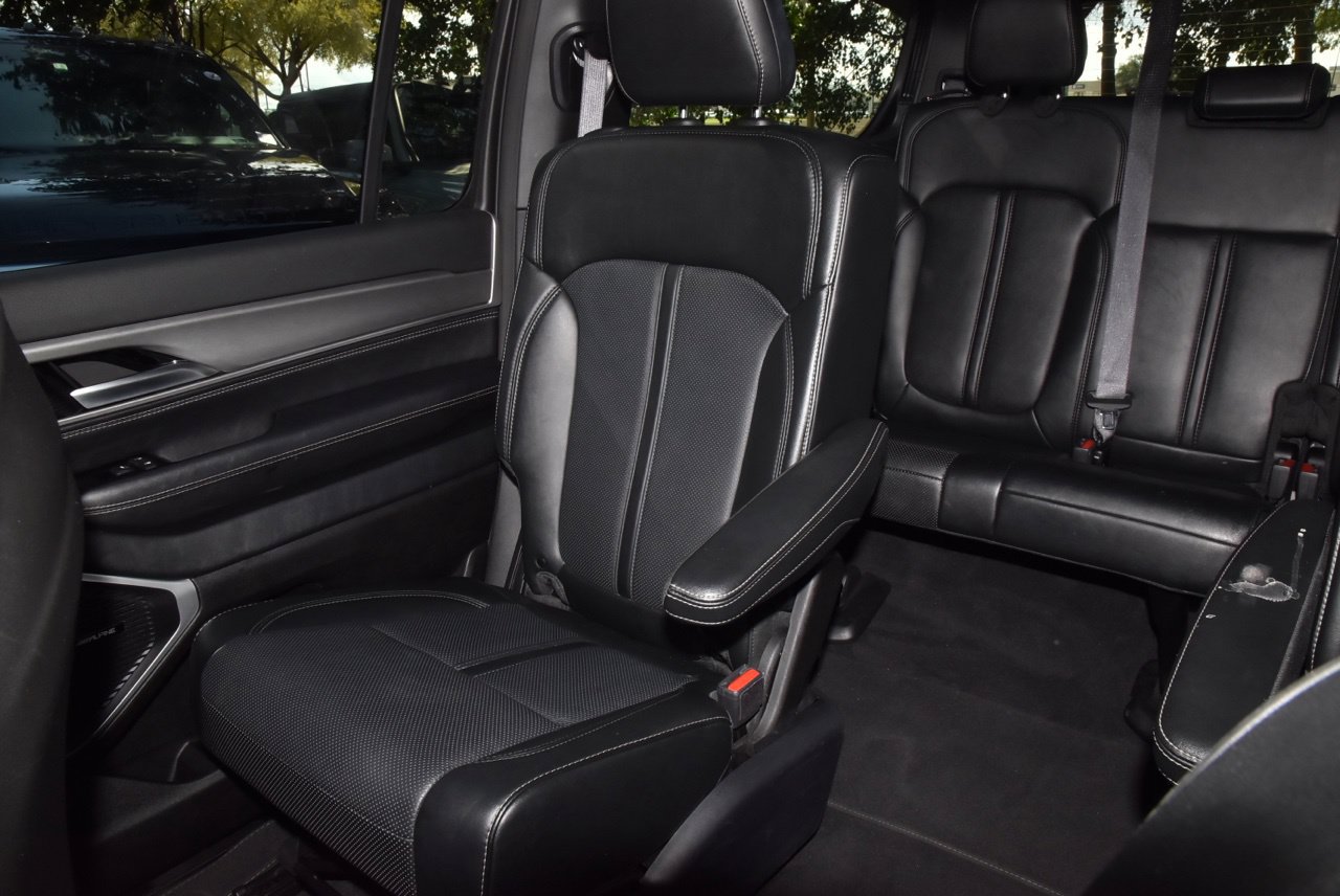 Used 2025 Jeep Wagoneer Series II AWD/4WD image 20
