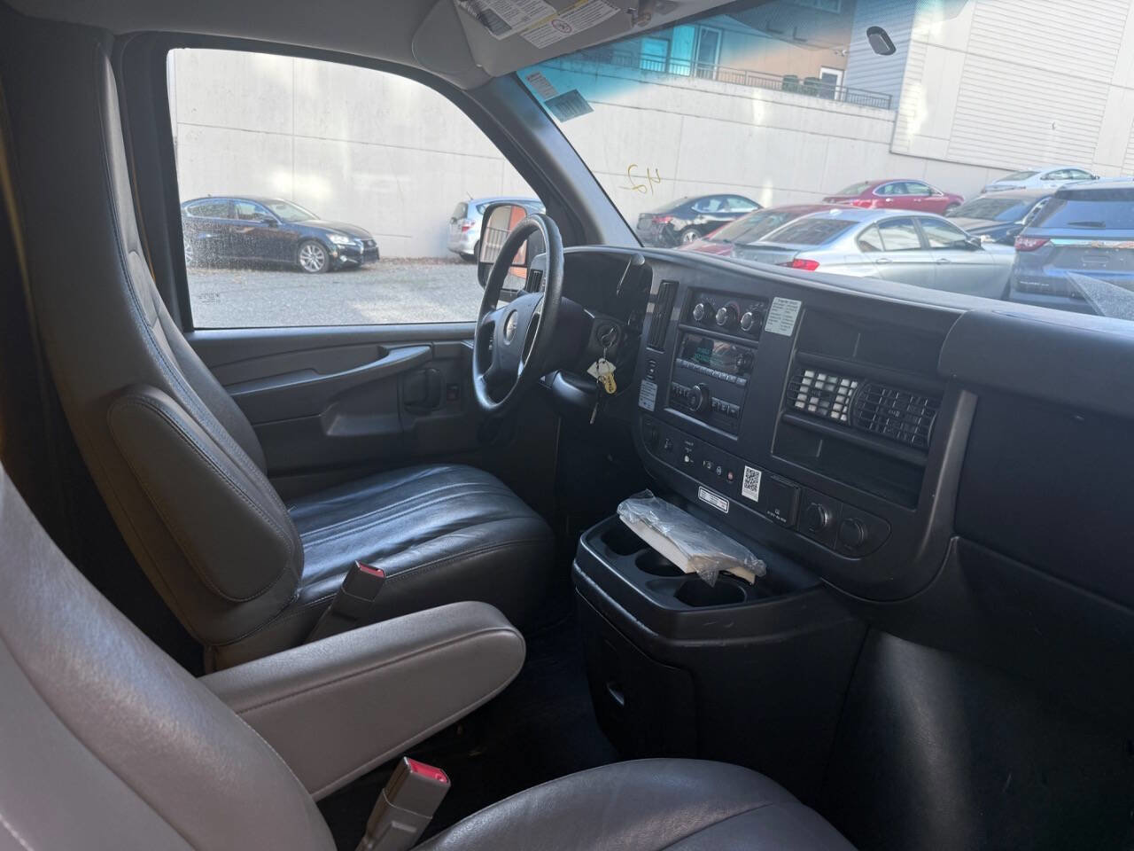 Used 2015 GMC Savana 3500 image 13