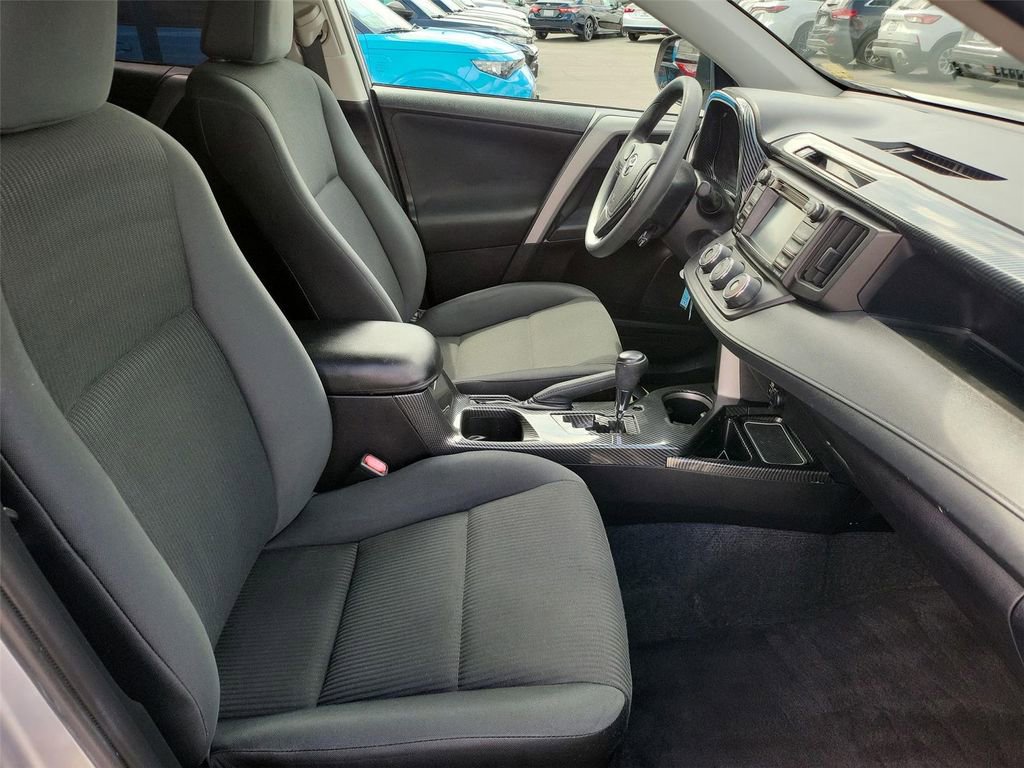 Used 2016 Toyota RAV4 LE image 17