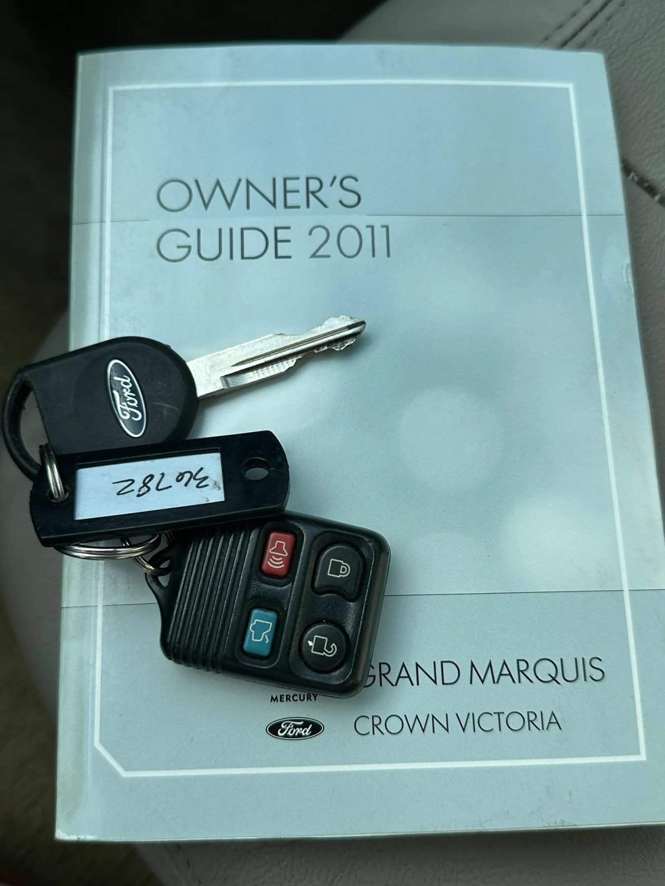 Used 2011 Ford Crown Victoria LX w/ Comfort Appearance Pkg RWD image 13