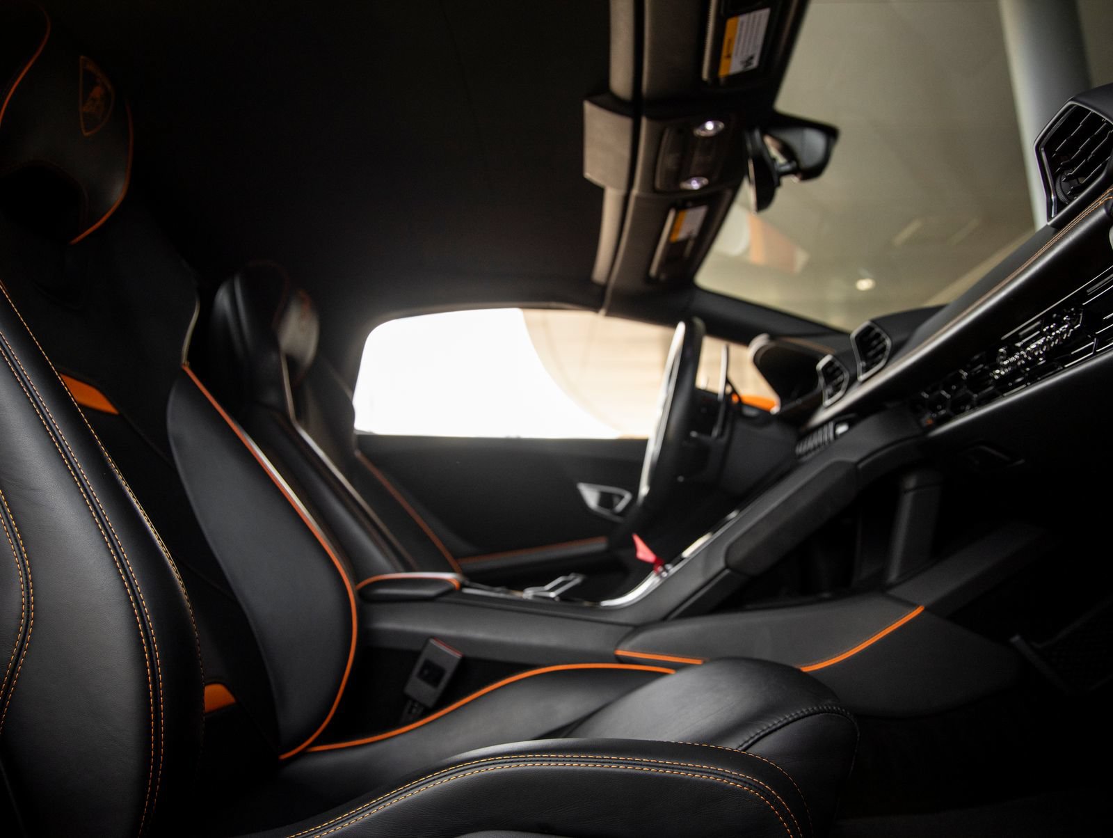 Used 2021 Lamborghini Huracan EVO RWD image 38