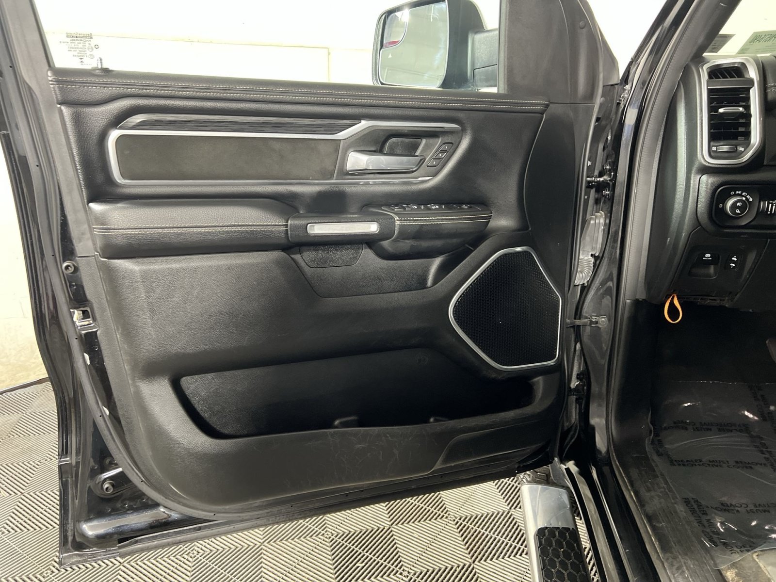 Used 2023 RAM 1500 Laramie AWD/4WD image 14