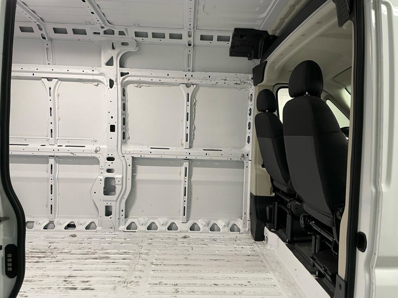Used 2022 RAM ProMaster 2500 w/ Driver Convenience Group FWD image 14
