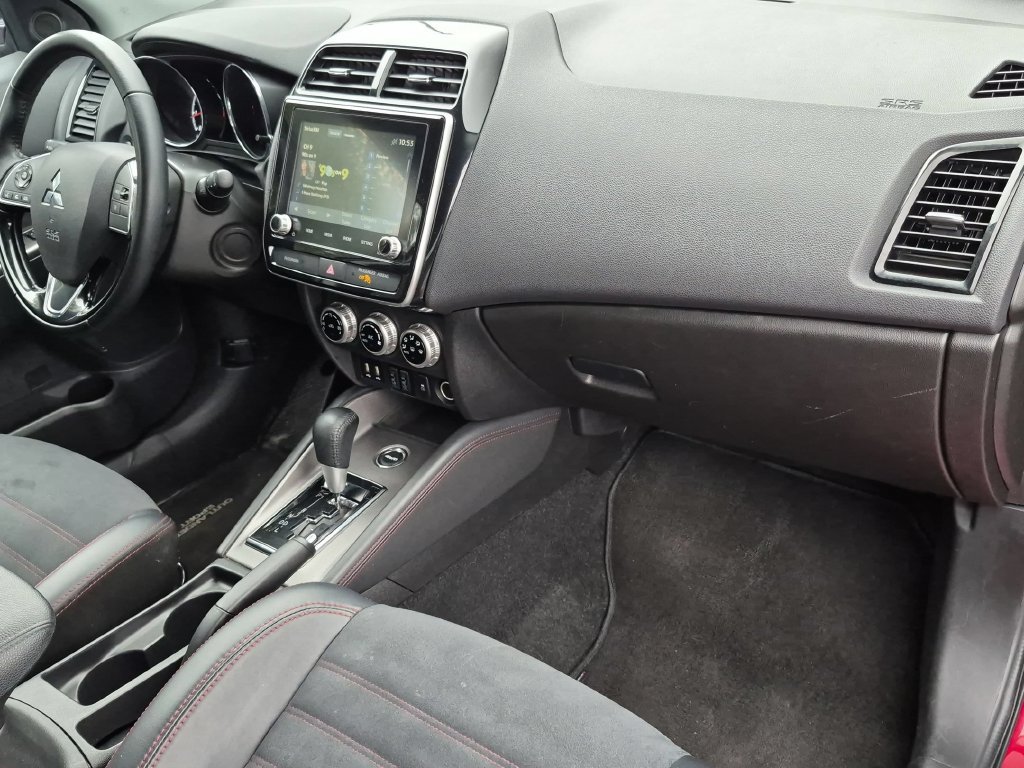 Used 2025 Mitsubishi Outlander Sport SE AWD/4WD image 31