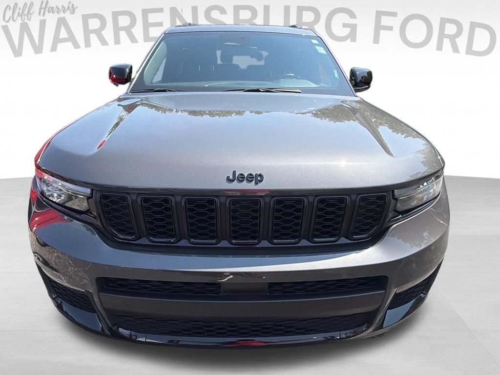 Used 2024 Jeep Grand Cherokee L Limited w/ Black Appearance Package AWD/4WD image 2