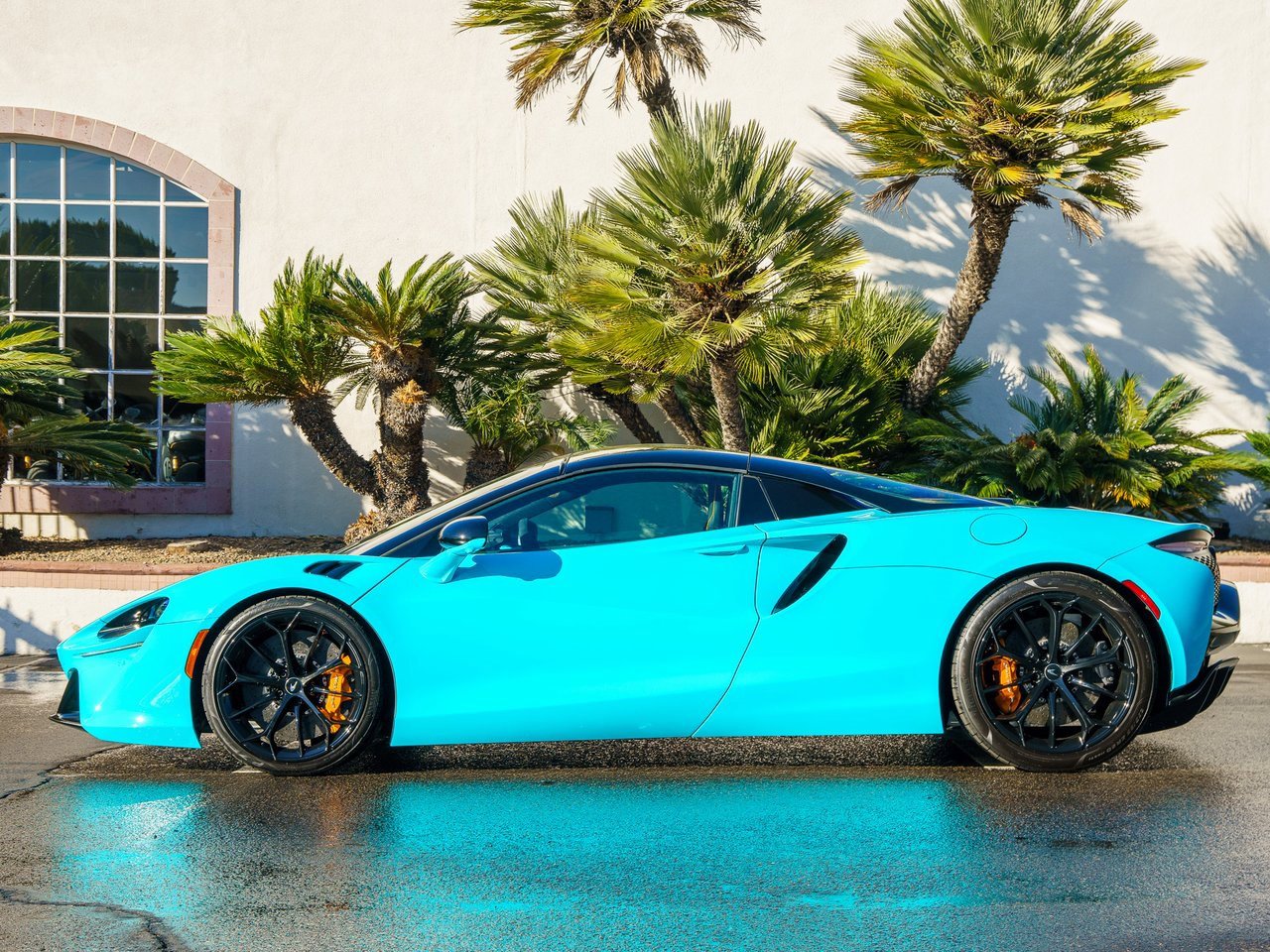 Used 2025 McLaren Artura Spider image 23