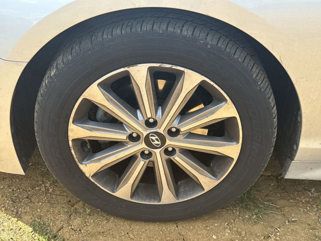 Used 2016 Hyundai Sonata Limited w/ Option Group 04 FWD image 10