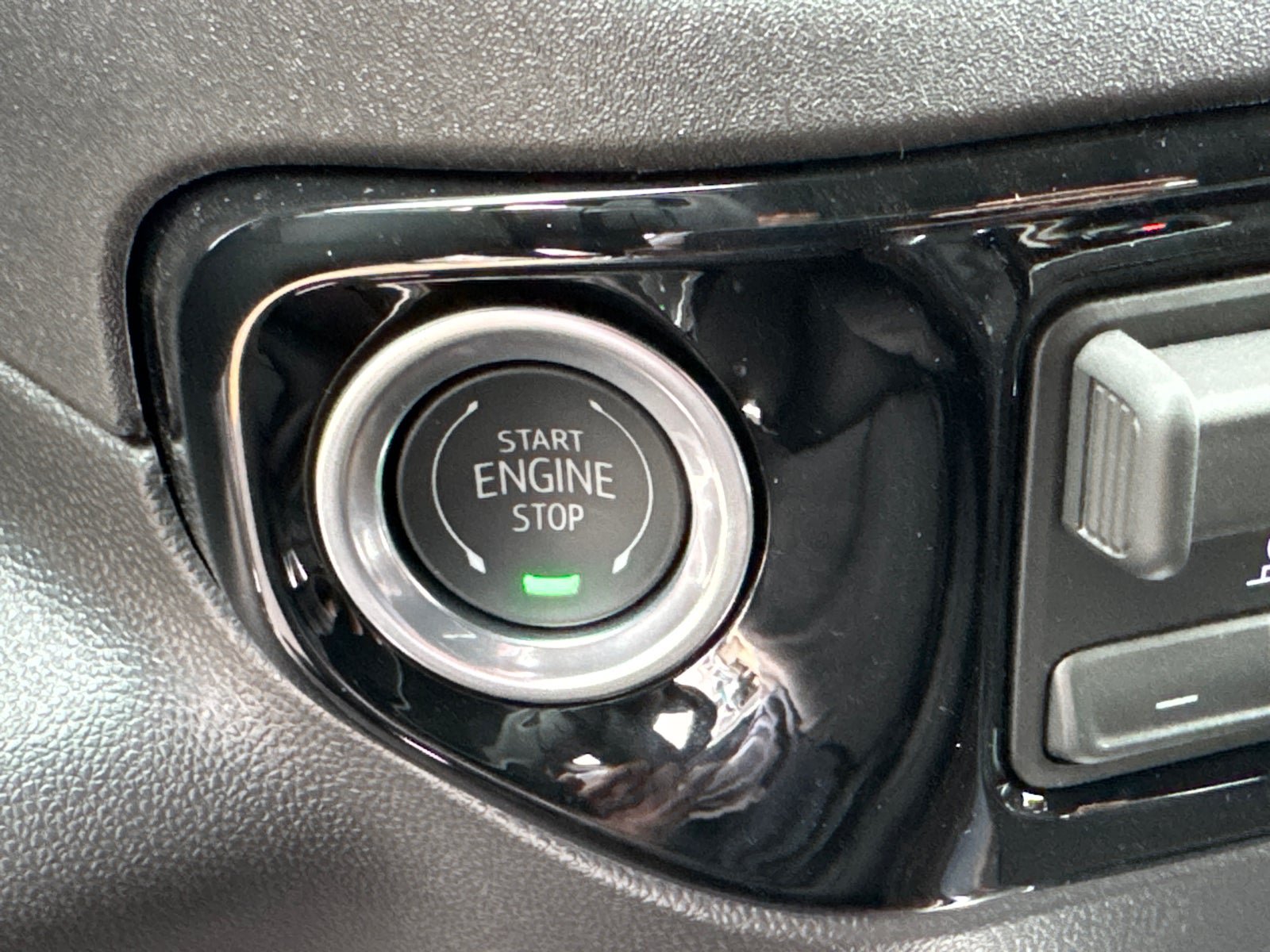 Used 2026 GMC Sierra 1500 Elevation w/ Preferred Package AWD/4WD image 31