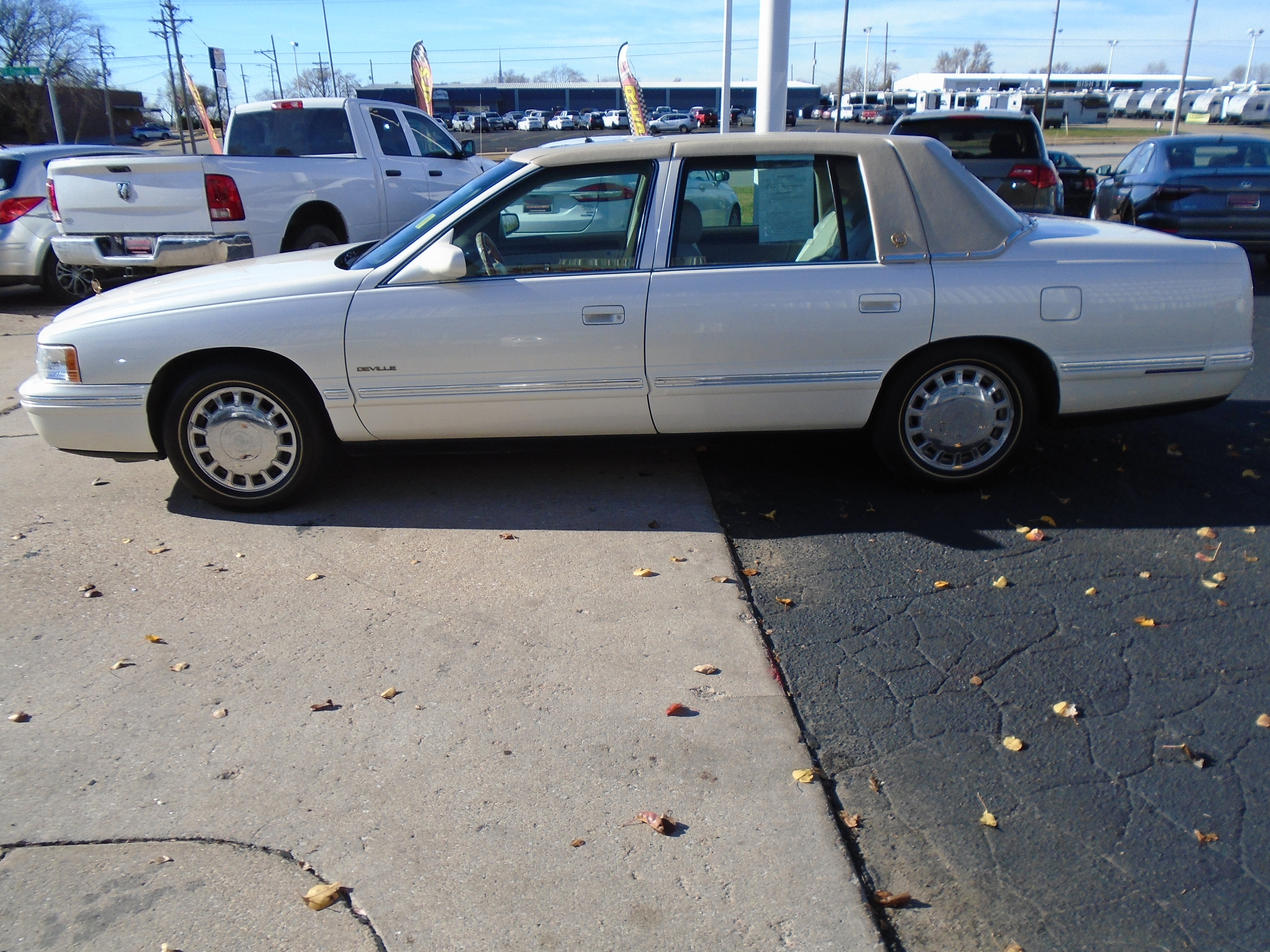Used 1998 Cadillac De Ville FWD image 5