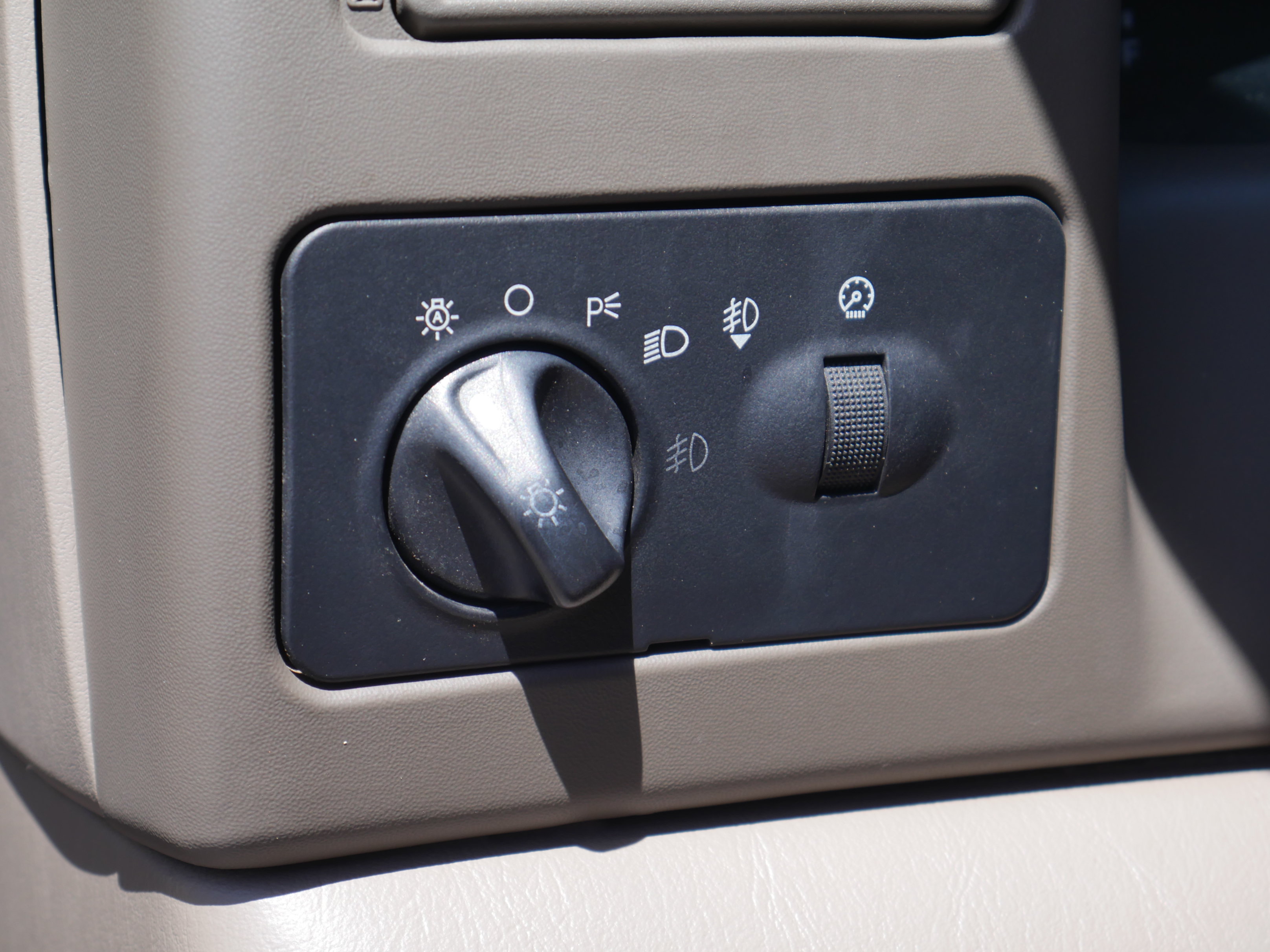 Used 2004 Ford F250 Lariat AWD/4WD image 6