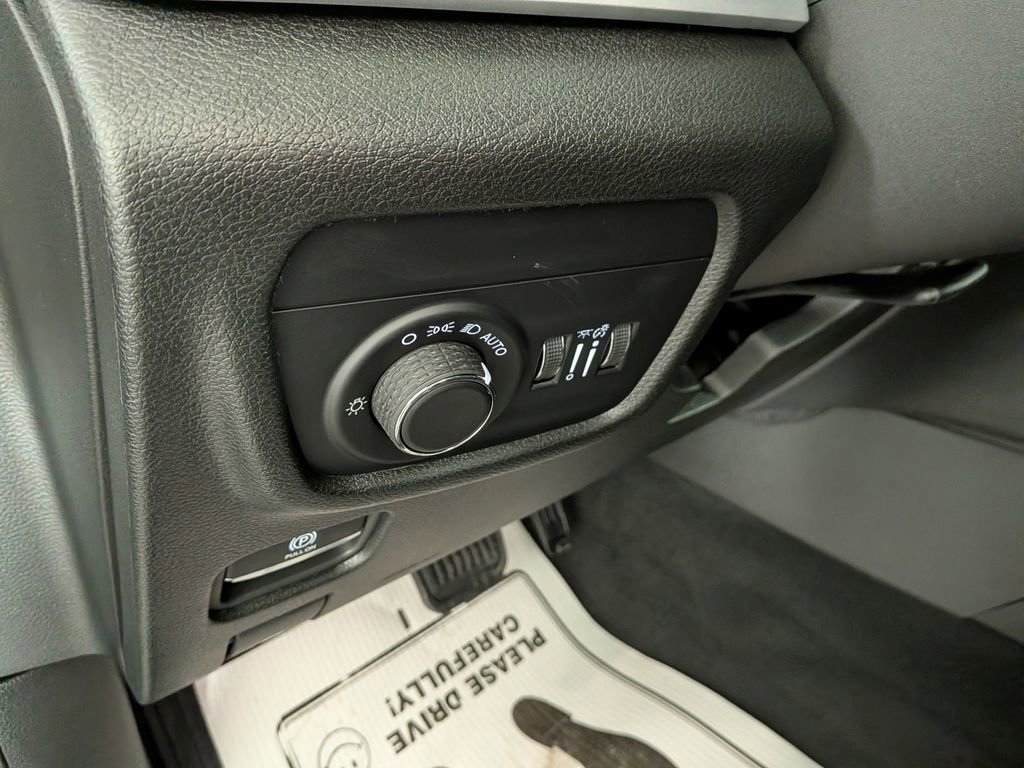 Certified 2025 Jeep Grand Cherokee Laredo X AWD/4WD image 19