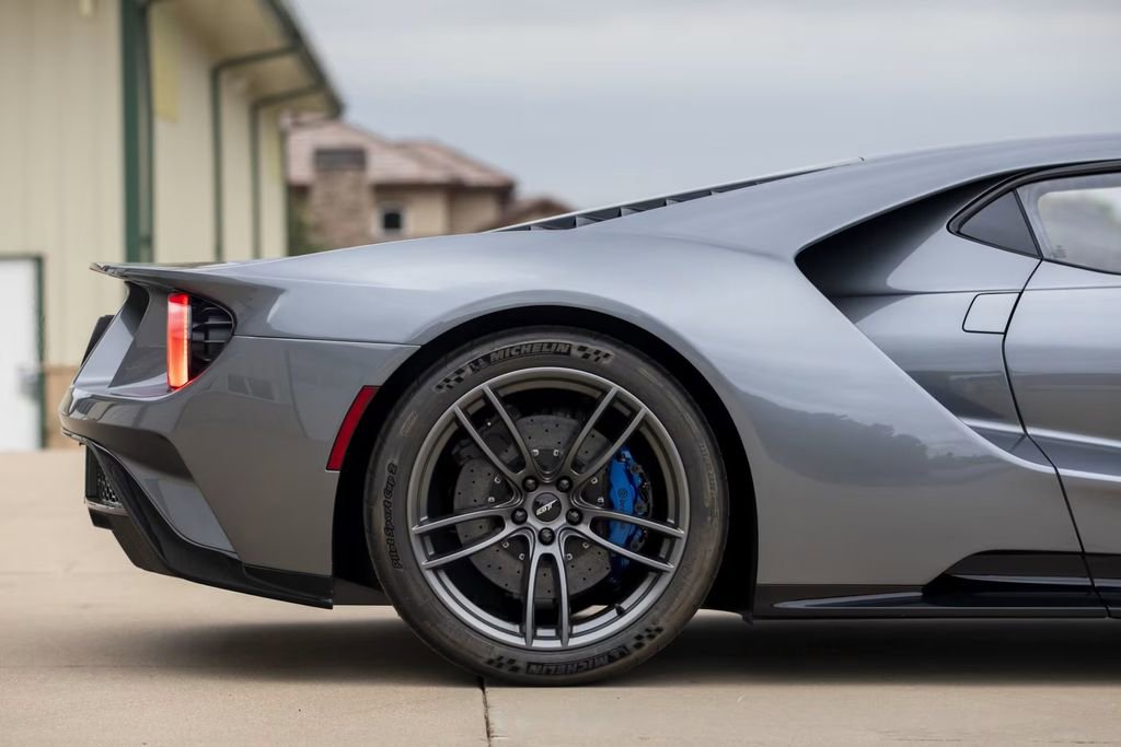 Used 2018 Ford GT image 8