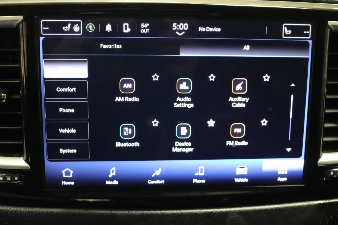 Used 2023 Chrysler Pacifica Touring-L image 45