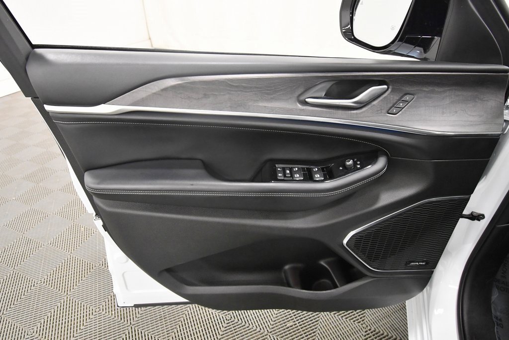 Used 2023 Jeep Grand Cherokee L Overland image 13