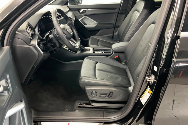 Used 2025 Audi Q3 2.0T Premium image 17