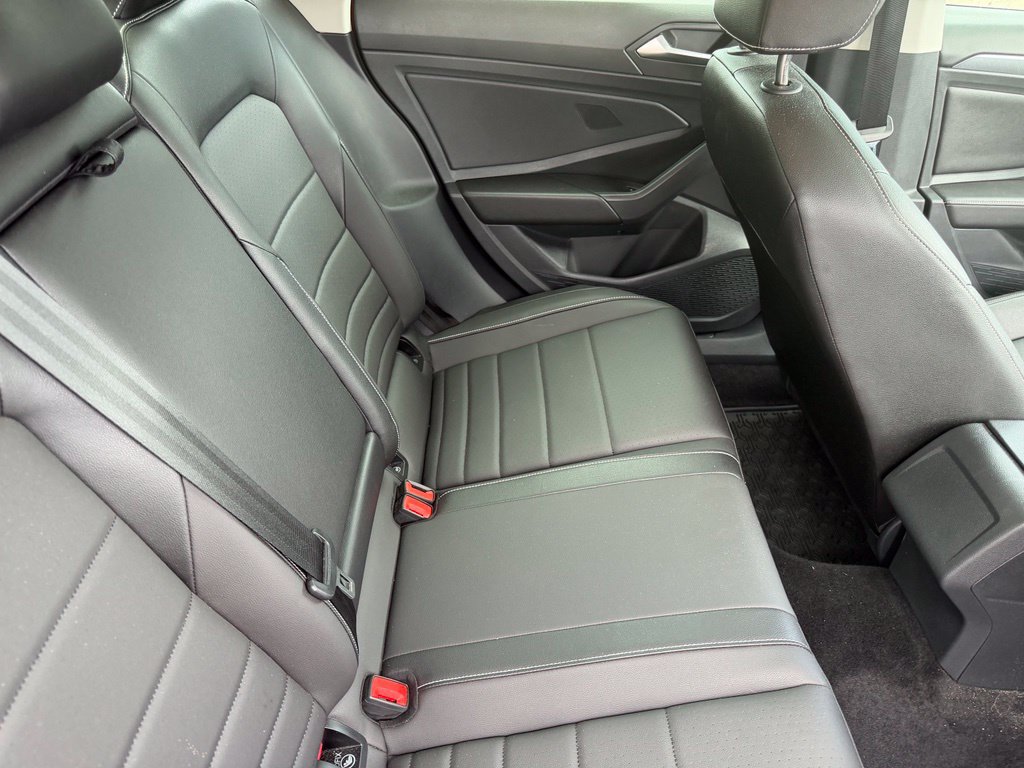 Used 2023 Volkswagen Jetta SE FWD image 17