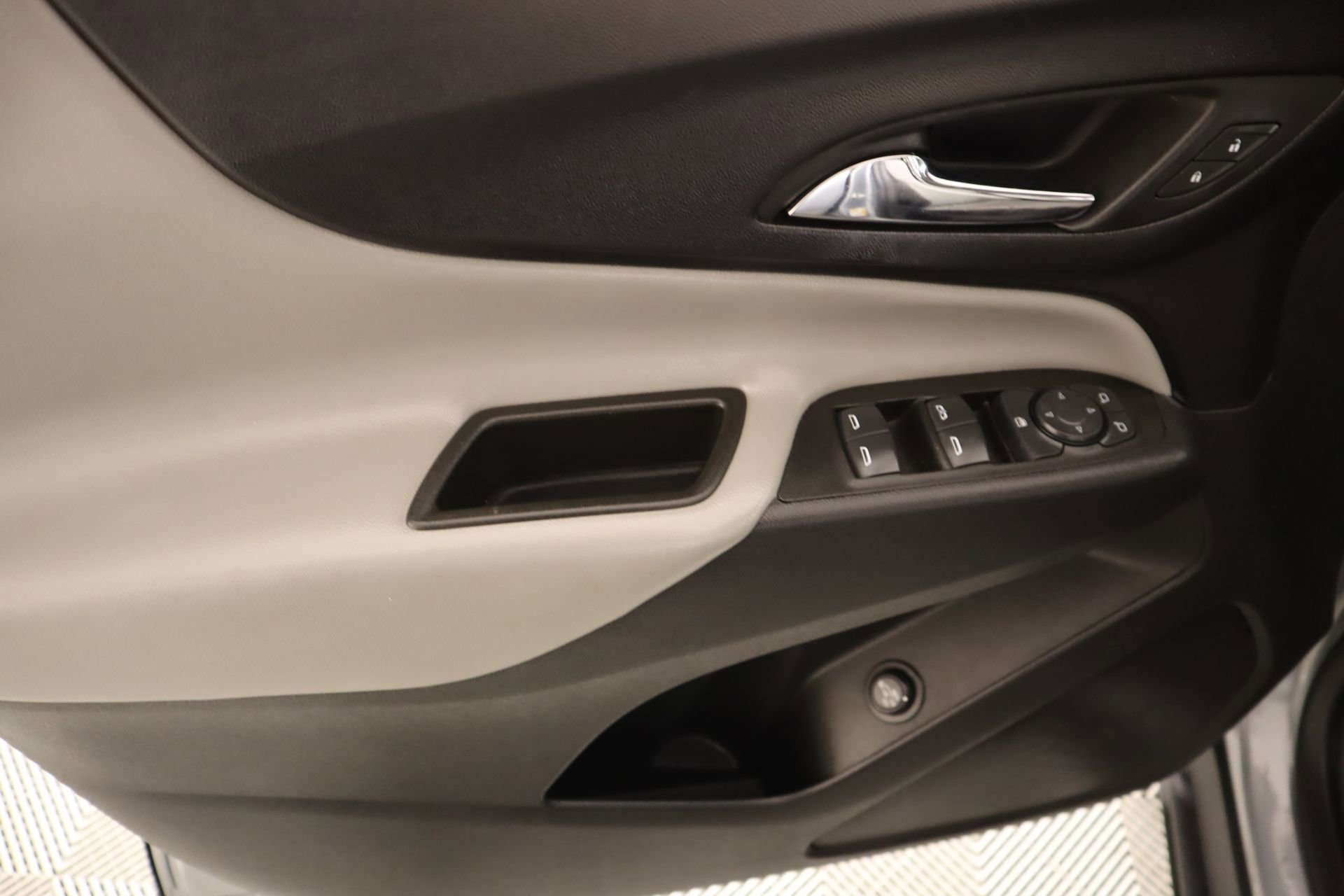 Used 2023 Chevrolet Equinox LT w/ Driver Convenience Package image 15