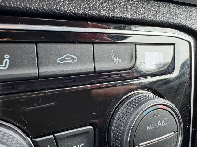 Used 2022 Volkswagen Atlas Cross Sport SEL R-Line AWD/4WD image 15