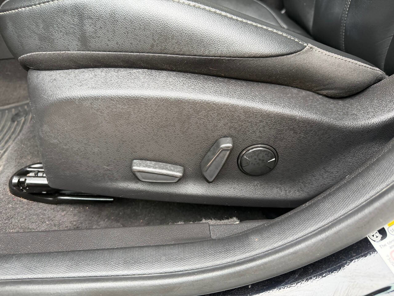 Used 2017 Ford Focus Titanium w/ Titanium Technology Package FWD image 13