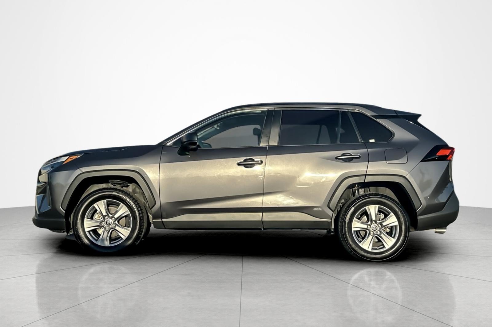 Certified 2024 Toyota RAV4 LE AWD/4WD image 2