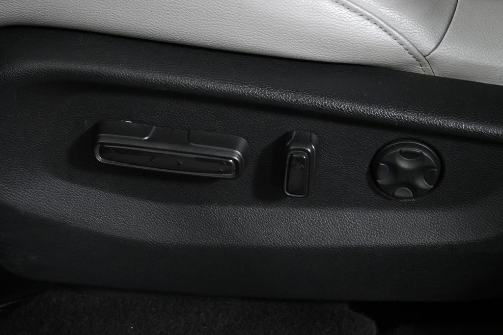 Used 2017 Honda CR-V Touring image 29