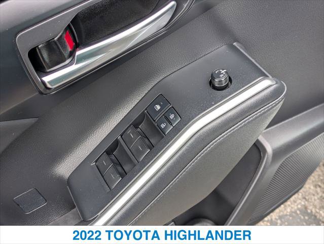 Used 2022 Toyota Highlander XLE FWD image 13