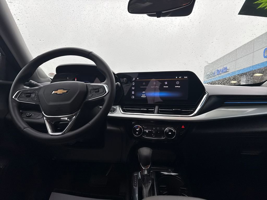 Used 2025 Chevrolet Trax LT w/ LT Convenience Package image 15