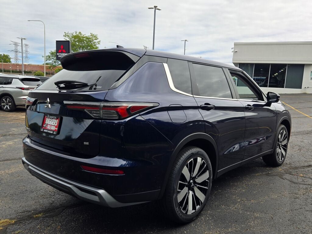 New 2026 Mitsubishi Outlander SE AWD/4WD image 11