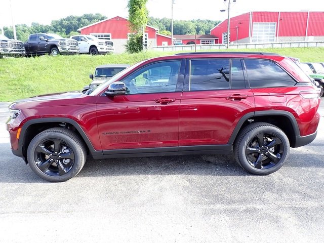 New 2025 Jeep Grand Cherokee Limited w/ Black Appearance Package image 2