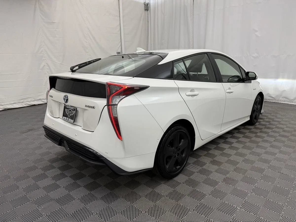 Used 2018 Toyota Prius Three Touring w/ Appearance Package FWD image 5