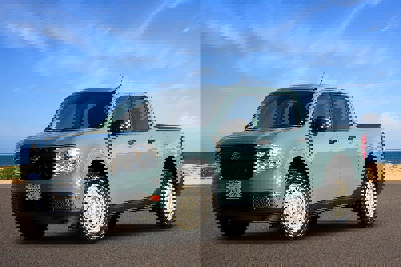 Used 2023 Ford Maverick XL image 1