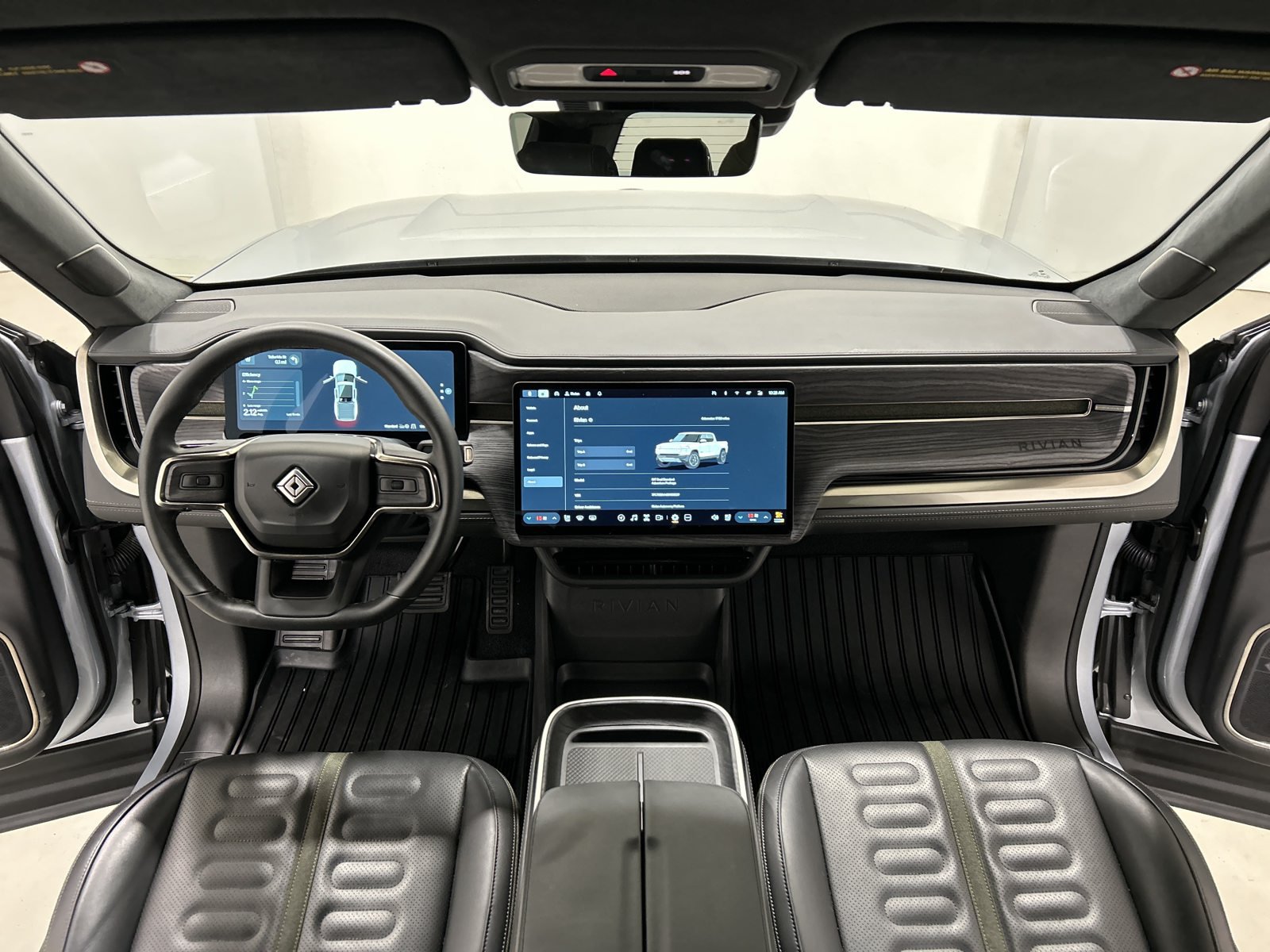 Used 2025 Rivian R1T Adventure Dual AWD/4WD image 25