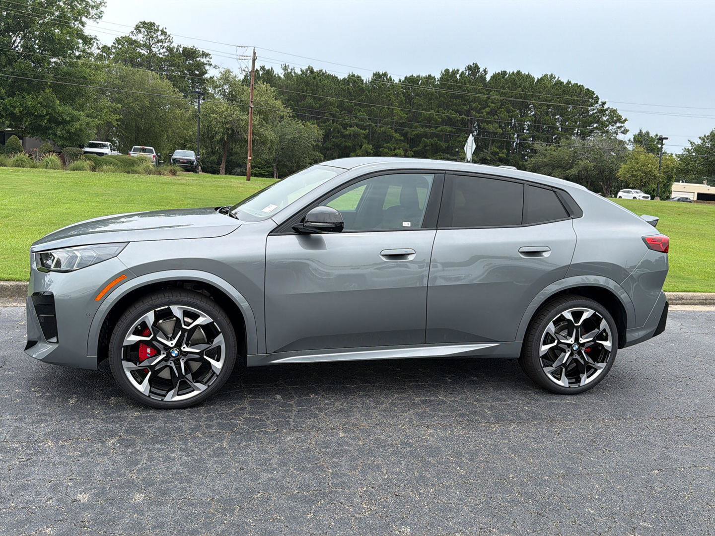 New 2026 BMW X2 xDrive28i w/ Technology Package AWD/4WD image 3