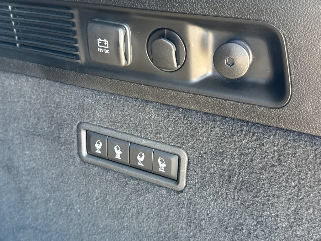 Used 2022 Jeep Grand Wagoneer Series III AWD/4WD image 12