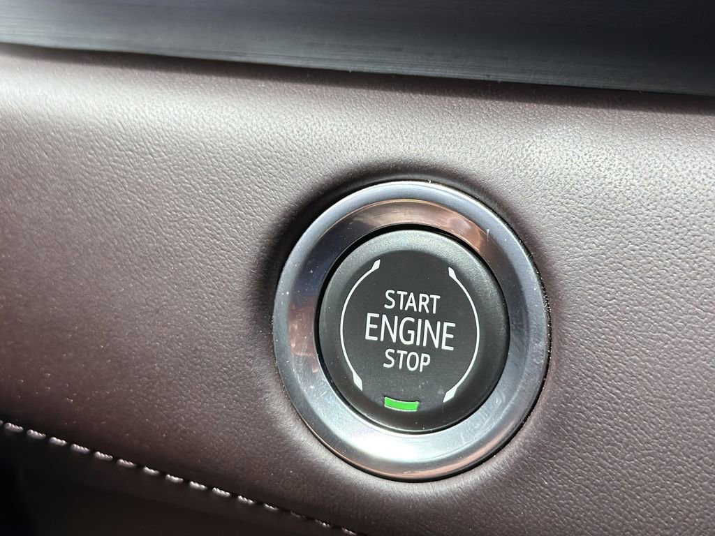 Certified 2024 Cadillac Escalade Sport Platinum w/ LPO, ONYX Package AWD/4WD image 32