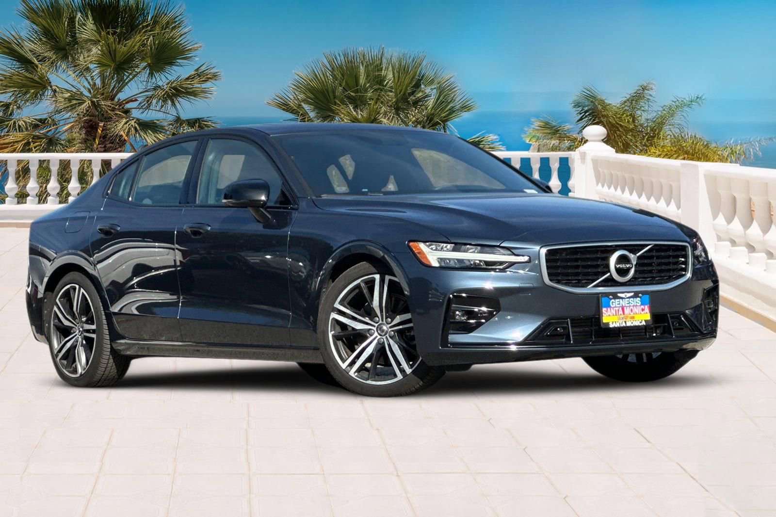 Used 2019 Volvo S60 T5 R-Design image 1