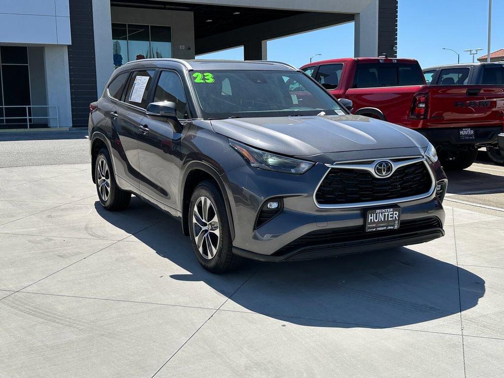 Used 2023 Toyota Highlander XLE FWD image 12