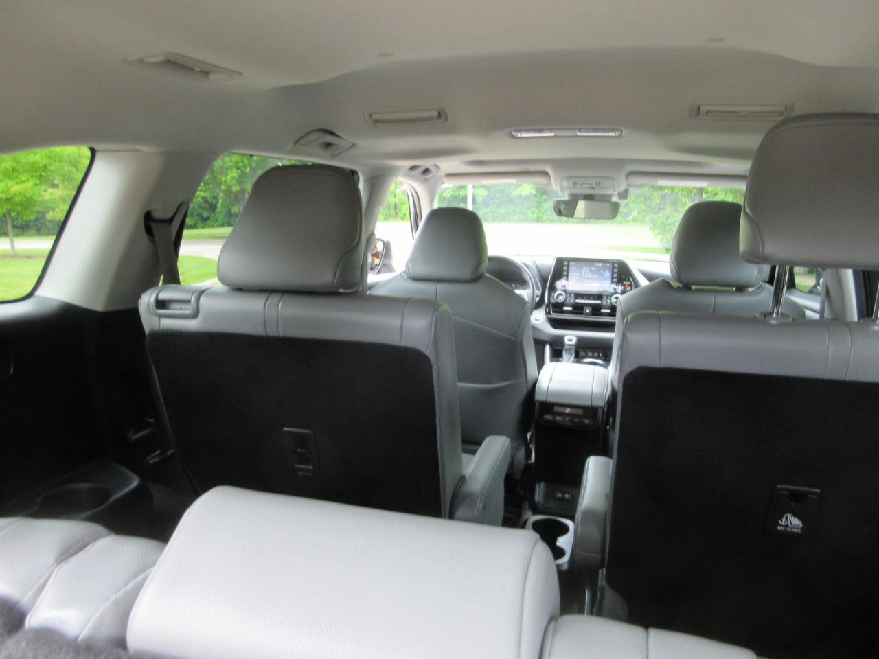 Used 2021 Toyota Highlander XLE FWD image 30