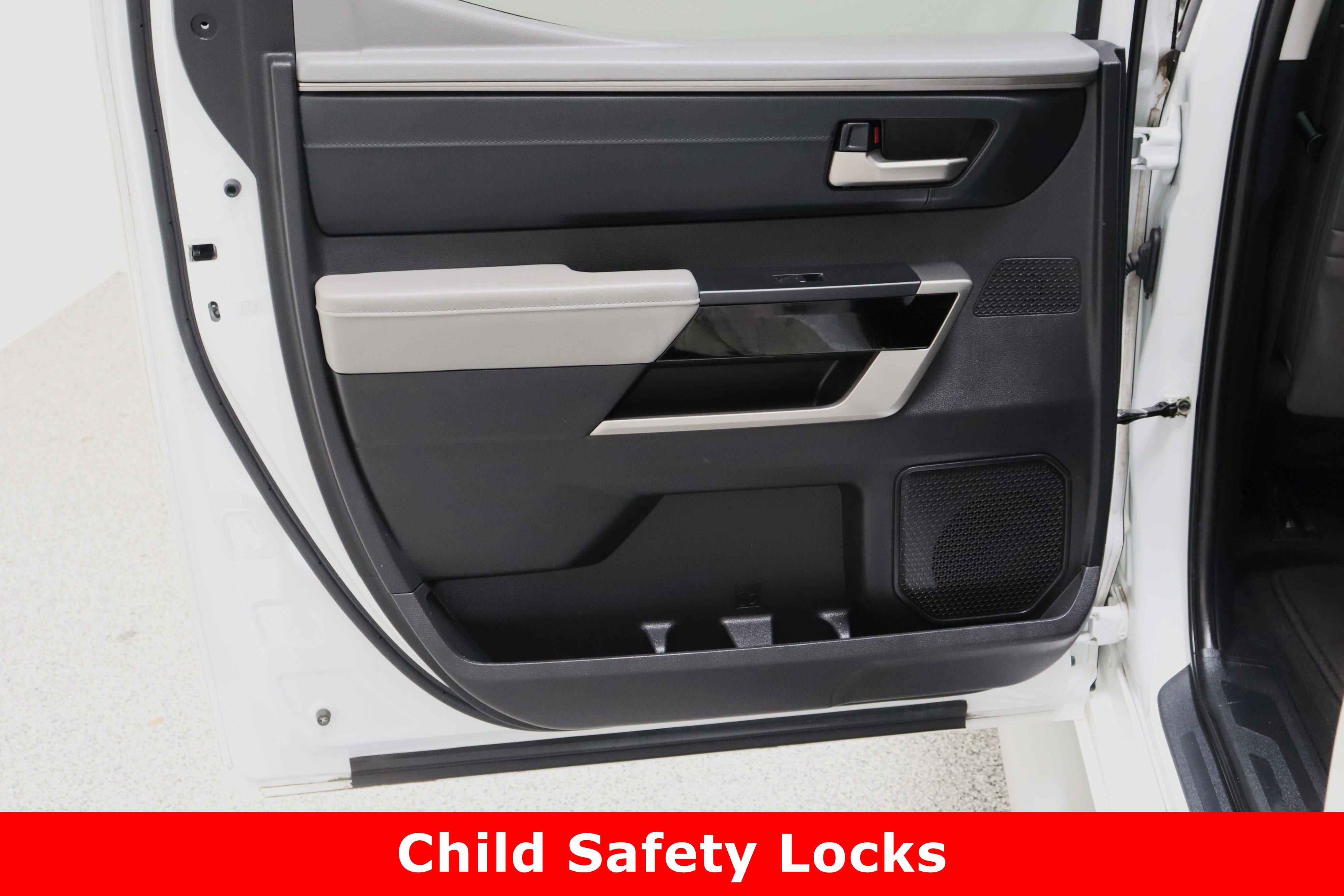 Used 2023 Toyota Tundra Limited w/ Power Package image 28