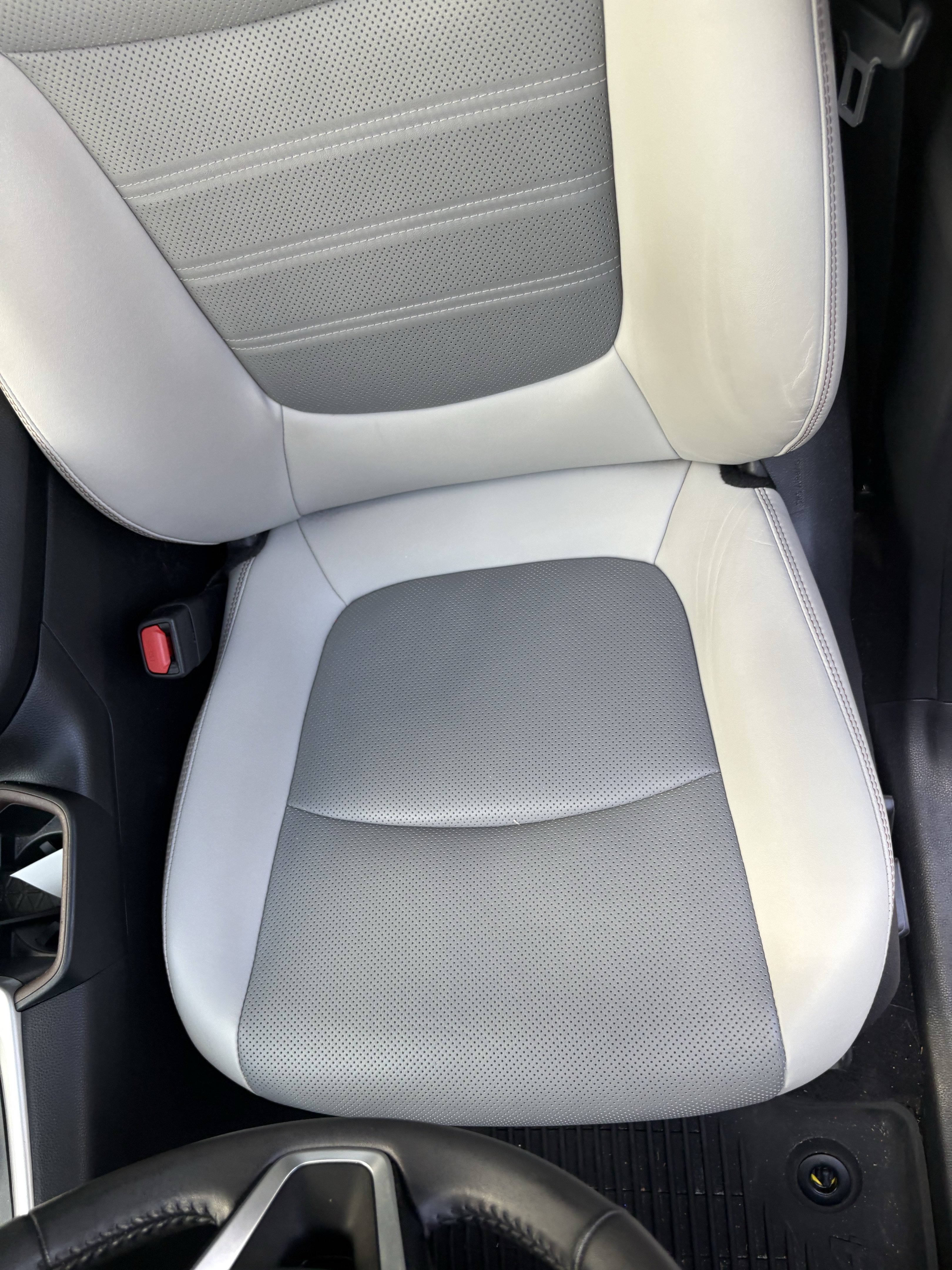 Used 2022 Toyota RAV4 Limited w/ Limited Grade Weather Package AWD/4WD image 10