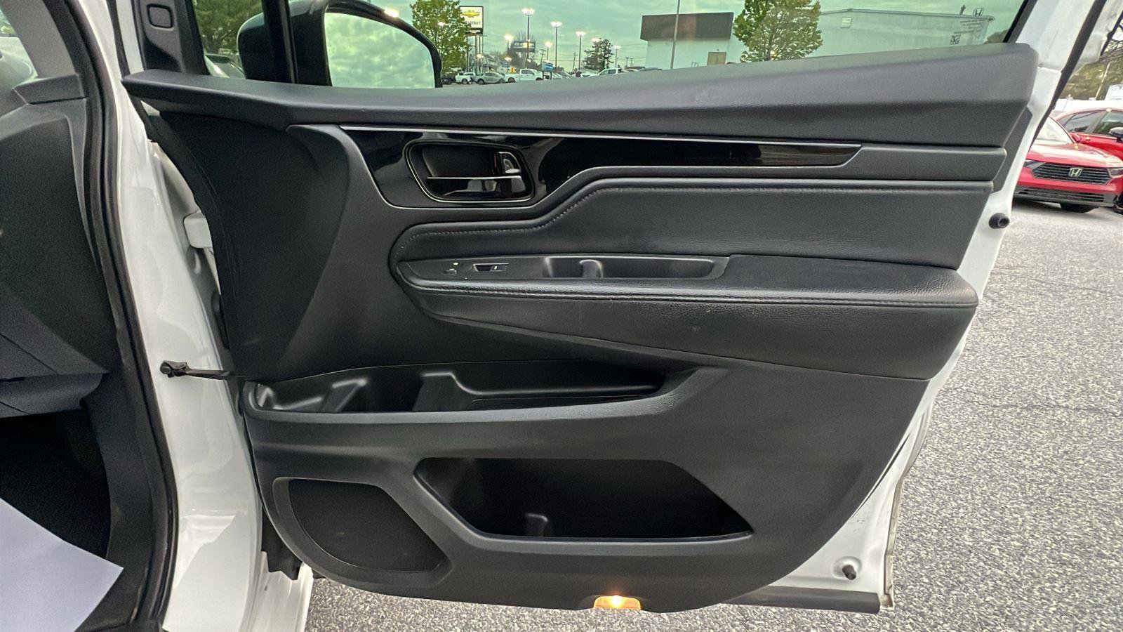 Used 2022 Honda Odyssey Elite image 12