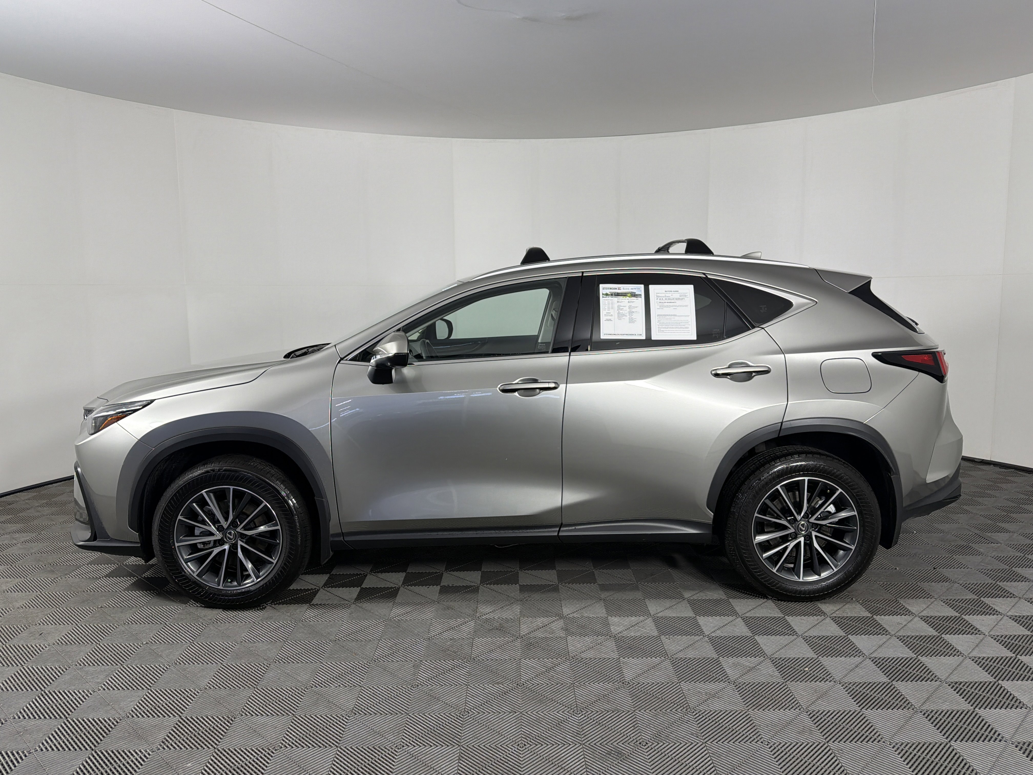 Used 2025 Lexus NX 350h AWD w/ Accessory Package (2T) image 4